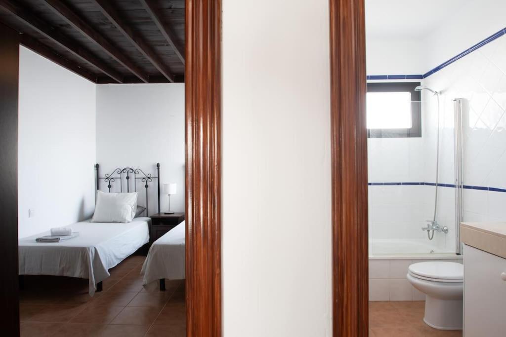 Casa Marlay Spacious, Heated Pool, Bbq & Fast Wi-Fi Only 15 Minutes Walk To Town Playa Blanca  Kültér fotó