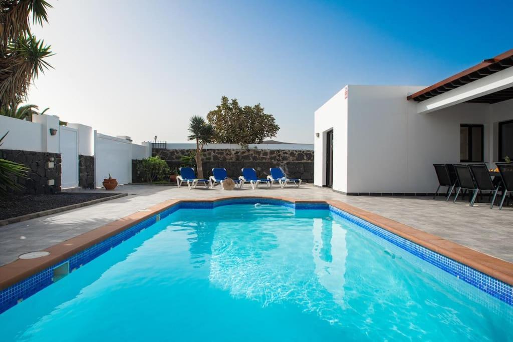 Casa Marlay Spacious, Heated Pool, Bbq & Fast Wi-Fi Only 15 Minutes Walk To Town Playa Blanca  Kültér fotó