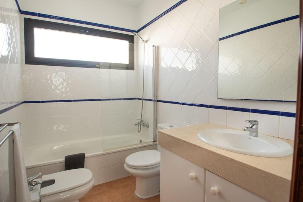 Casa Marlay Spacious, Heated Pool, Bbq & Fast Wi-Fi Only 15 Minutes Walk To Town Playa Blanca  Kültér fotó