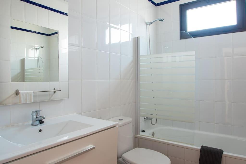Casa Marlay Spacious, Heated Pool, Bbq & Fast Wi-Fi Only 15 Minutes Walk To Town Playa Blanca  Kültér fotó