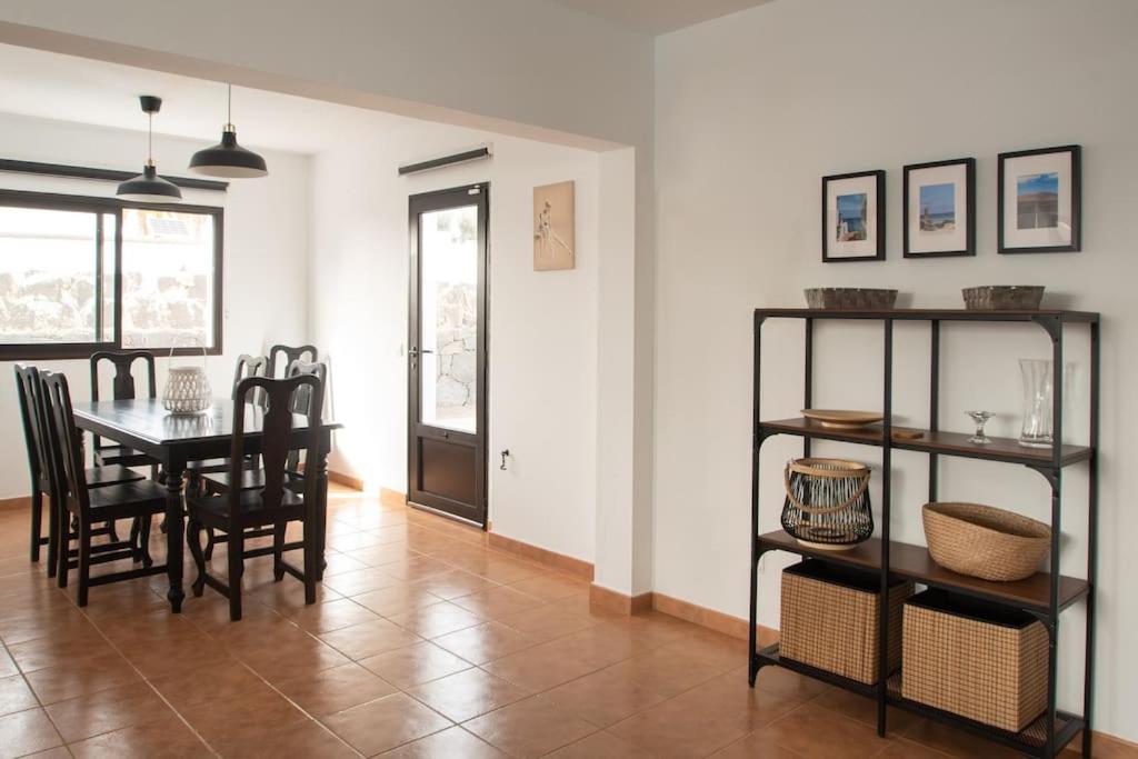 Casa Marlay Spacious, Heated Pool, Bbq & Fast Wi-Fi Only 15 Minutes Walk To Town Playa Blanca  Kültér fotó